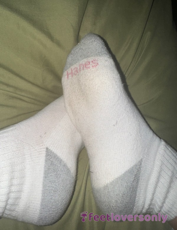 *WORN AGAIN TODAY* Another Pair Of My Mom Socks. Hanes Worn Well By A Young MILF 😚 Worn All Day In Hot Summer Heat, Got Nice And Sweaty In Them For You 🥵