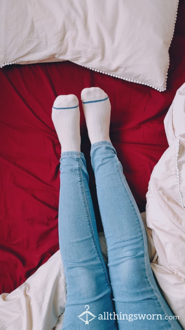 CREAM SOCKS WITH BLUE STRIPES 💙 STINKY AND WORN - ANKLE SOCKS 💦 SMELL MY GORGEOUS FEET