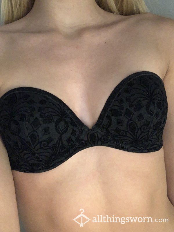 Strapless Lacy Bra