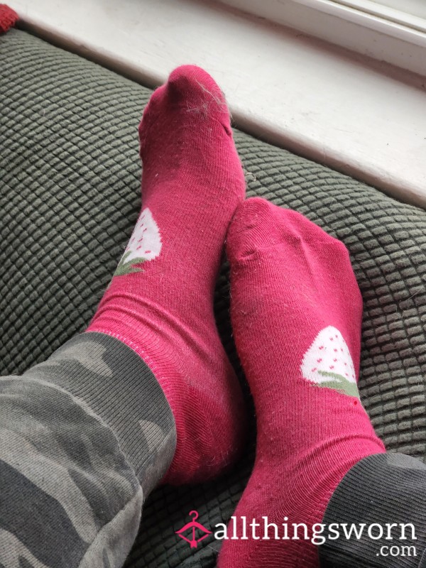 Strawberry Socks [Dark Pink Ankle]