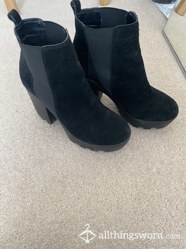 Suede Chunky Heel Worn Boots!