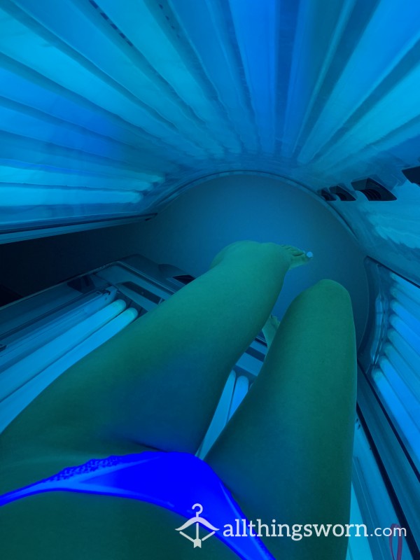 Sunbed Pics Where I Show Off My A** And My Tan Lines 👀