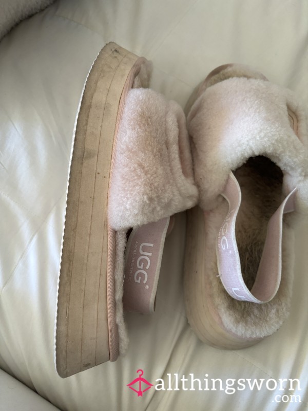 SUPER DIRTY WORN UGG SLIPPER SLIDES