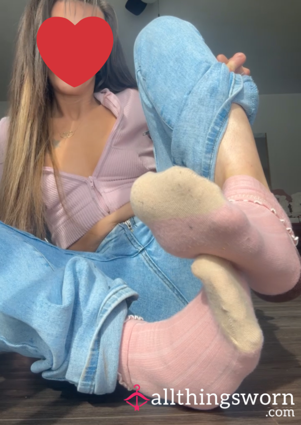 SUPER S**y, Pink And Worn—-😘🥵❤️💋 Today’s Socks—-ankle Socks With Frilly Edges—SO Hotttt, S**y And Fun—-and Worn 24 Hrs Now!! 😘💋🥵❤️ Will Wear Long Wears!!