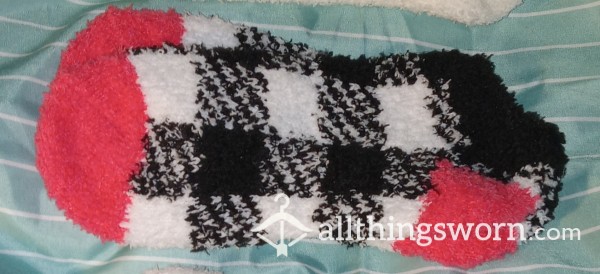 Super-soft Checked Ankle Socks.  Black/white And Red