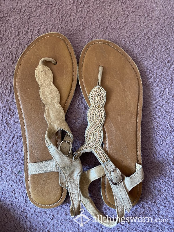 Super Well Worn Sandals 👙😍