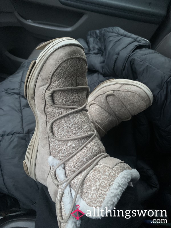 Super Well Worn Size 6 Ryko Women’s Fuzzy Boots.