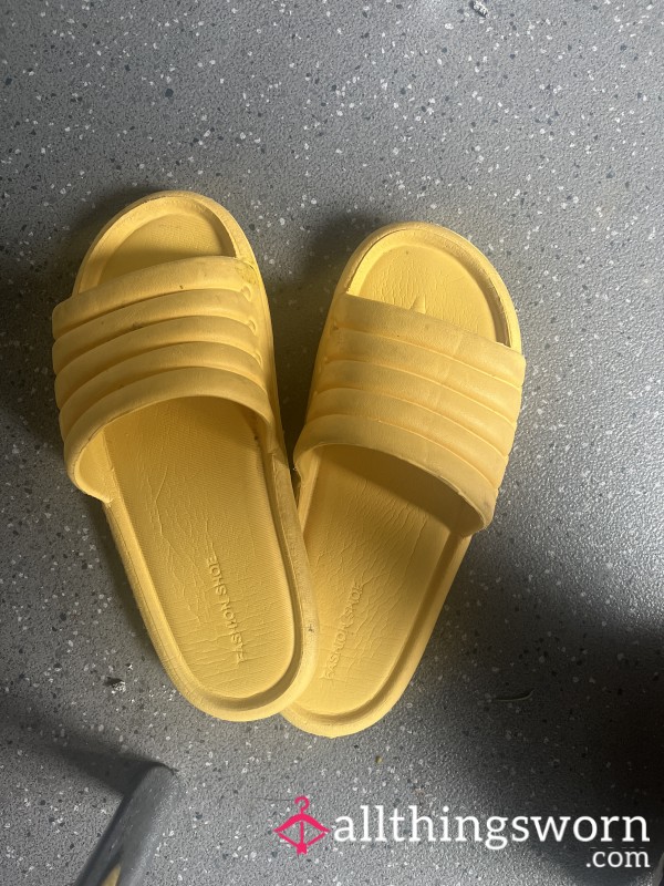 Sweaty Flat Slippers