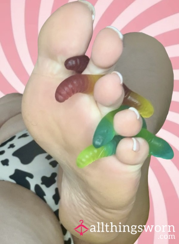 🍬 Sweaty Toe Gummy Sweets From A 5”11 BBW With Big Size 11 Feet 🍬