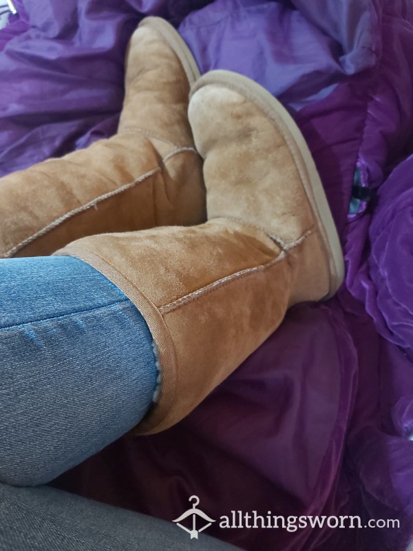 ***SOLD***- Deep Footprint Tall Ugg Boots Nearly Bald Soles Size 4