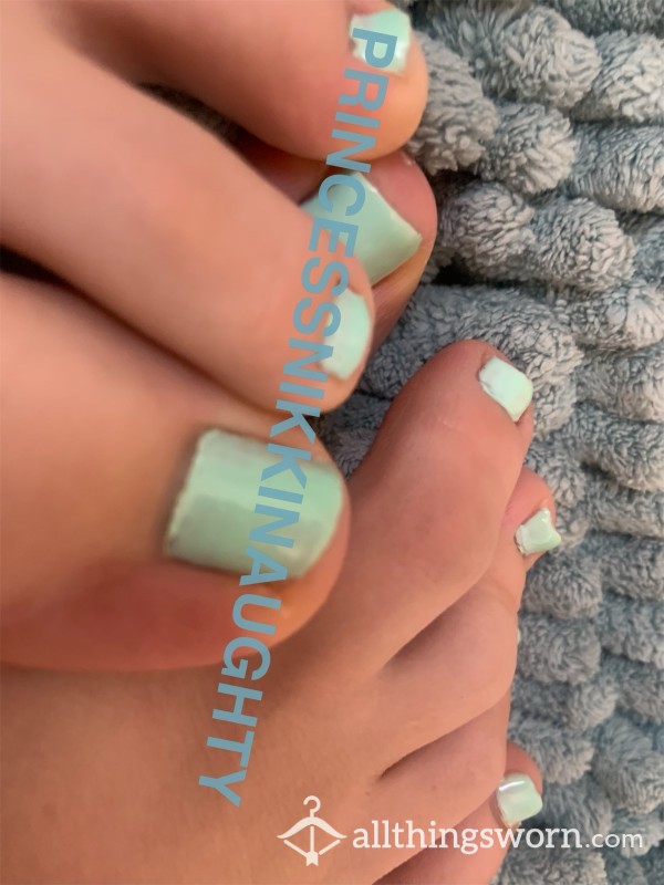 TEAL TOES (10 Pics)