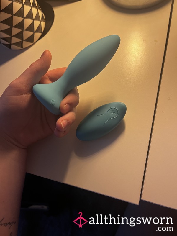 Teal Vibrating A**l Plug🍑