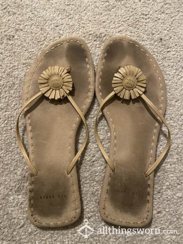 ✨FINAL SALE✨Ted Baker Worn Foot Toe Print Flip Flops