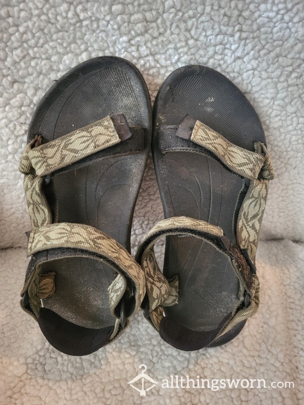 Tevas - Super Worn & Dirty - Size 8.5