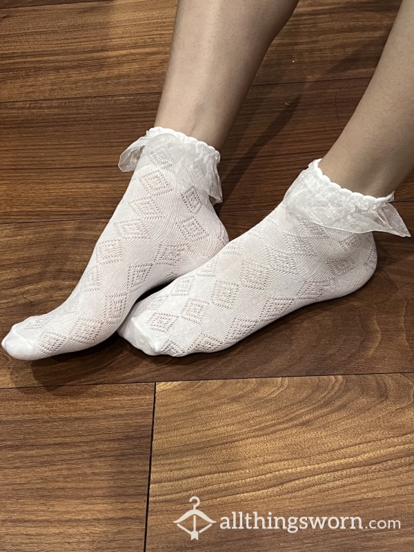 Textured White Crew Socks With Mesh Ribbon O13