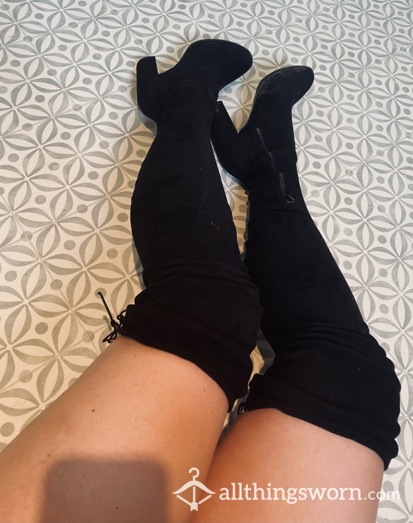 THIGH HIGH BLACK BOOTS