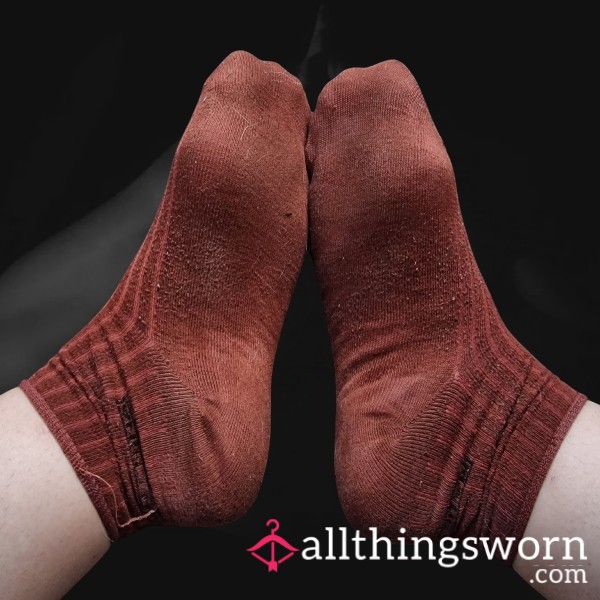 OLD Thin Reddish/Brown Ribbed Socks