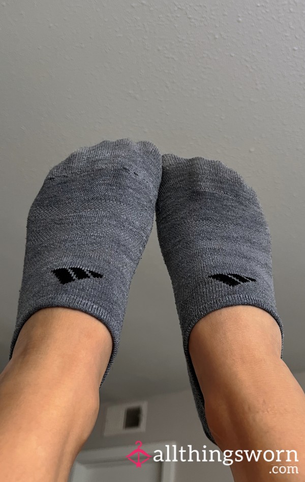 Thin, Smelly Gray No Show/Ankle Socks