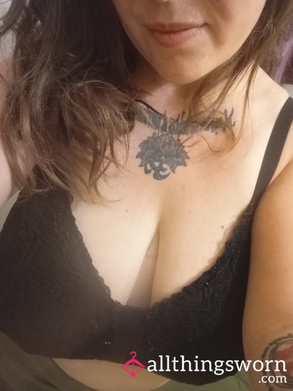 This Black, Lacy And Well-Loved Bra Is Sweaty And Ready For You! C*m On And Grab A Hold Of These DD's 💕