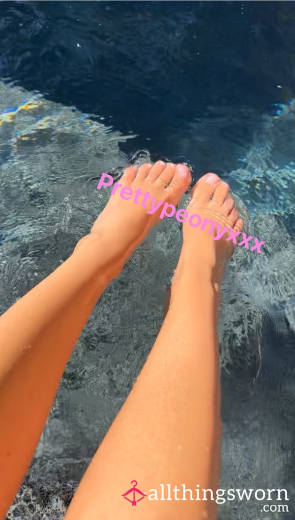 Toe, Feet And Legs Splashing In P**l.