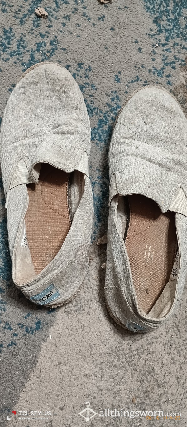 Toms Extra Worn Slip Ons