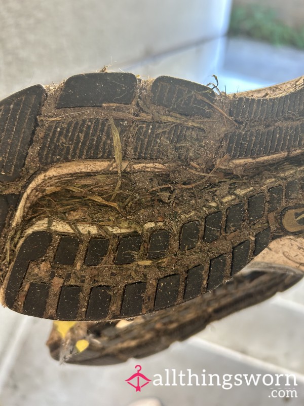 Trashed Nikes Size 9 Muddy And Crusty