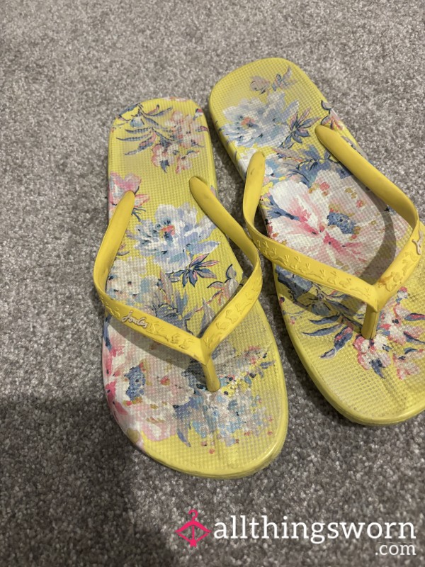 Trashed Well Worn Stinky Joules Yellow Flip Flops