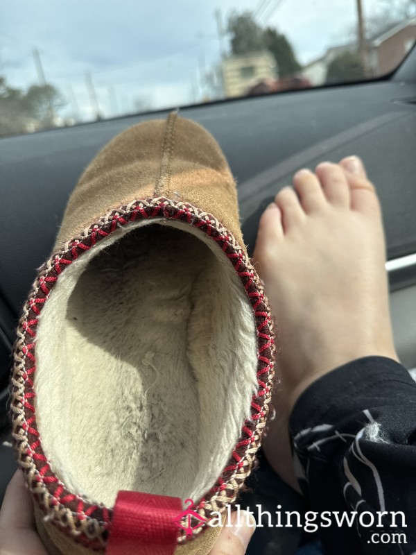 Ugg Dupe Heavily Worn Bare Foot 🥰