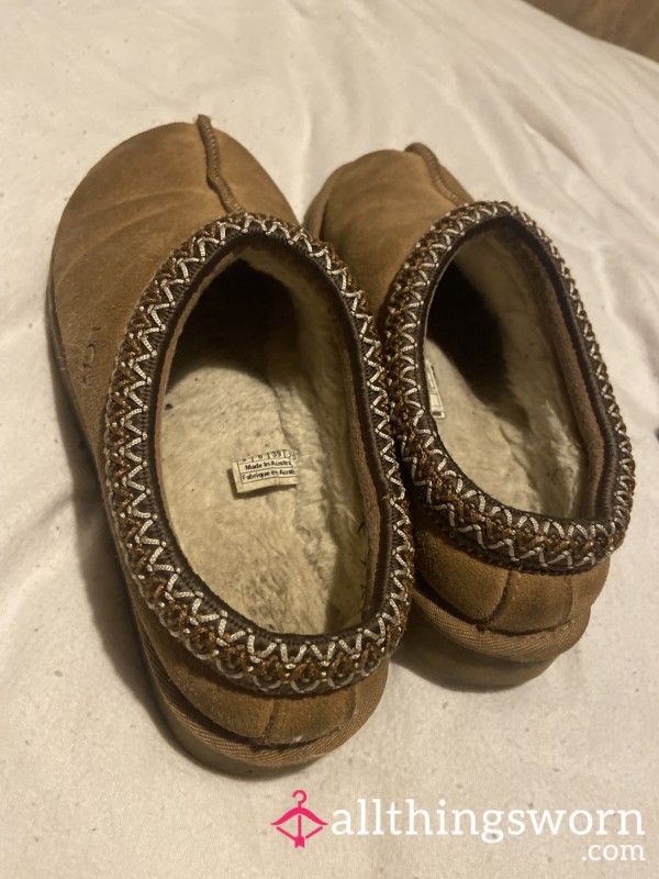 UGG Slippers Worn Smelly