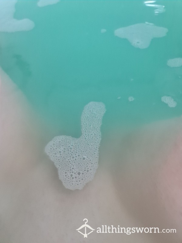 Up Close Pu**y 😋 Wanna See Under The Bubbles