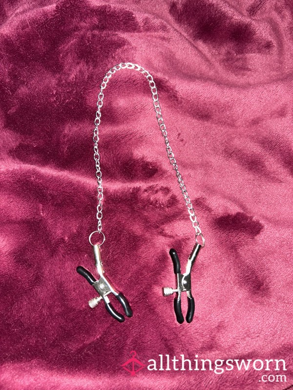 ~(USED) ADJUSTABLE NIPPLE CLAMPS ON CHAIN~