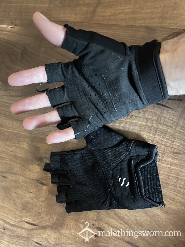 Used GYM Lifting Gloves. Can Be Customized 💥😈💥