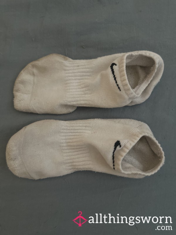 Used Nike Women’s Socks Size 7.5