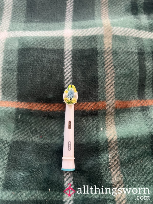 Used Or*l B Toothbrush Head