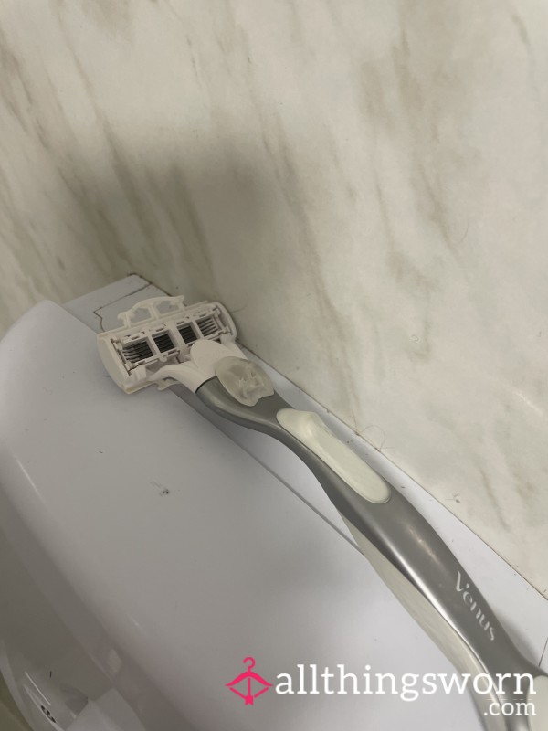 Used Razor