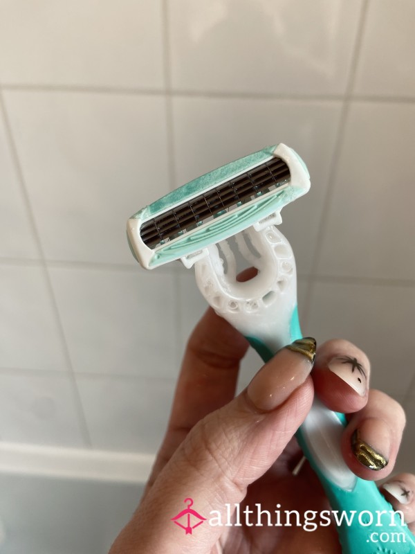 Used Razor - Comes With Video Of Me Using It 🪒🚿