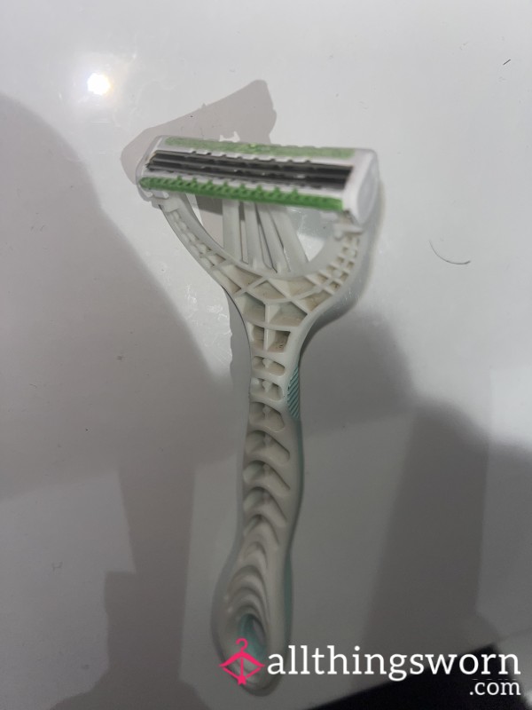 Used Razor