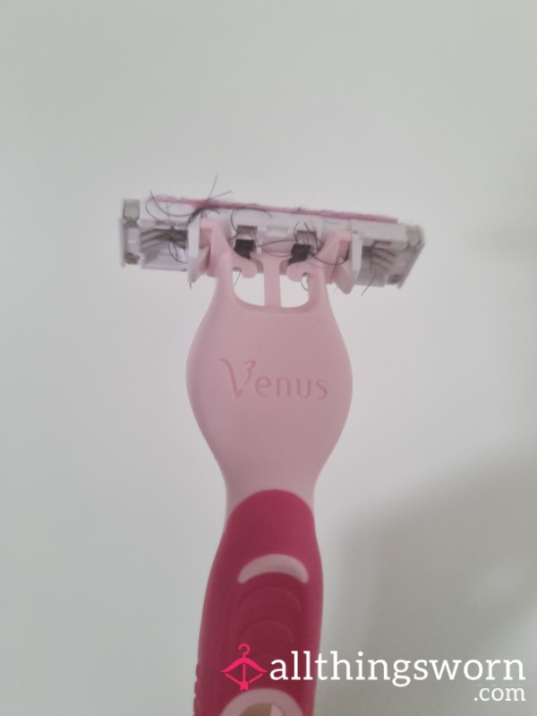 Used Razor Full Of Goddess Pu**y Hair