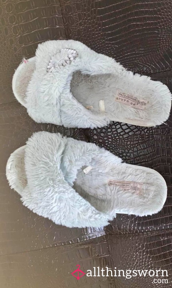 Used Size 4 Slippers Nice And Smelly