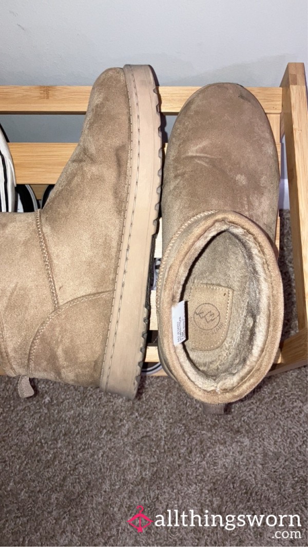 USED SWEATY BEIGE BOOTIES