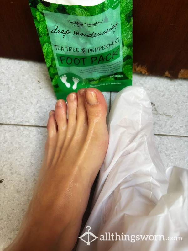 Used Tea Tree & Peppermint Foot Mask