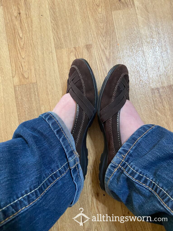 Used Women’s Brown Natural Soles Flats Size 9.5