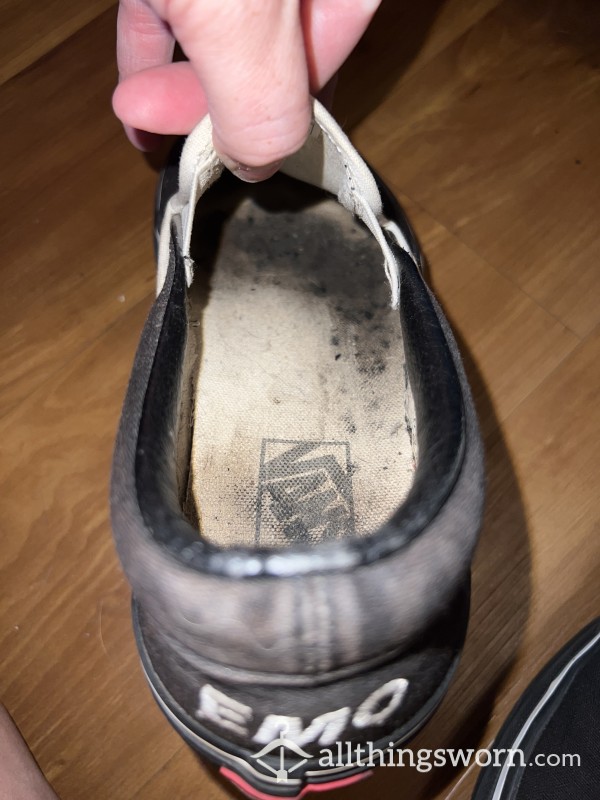 Vans Worn Without Socks