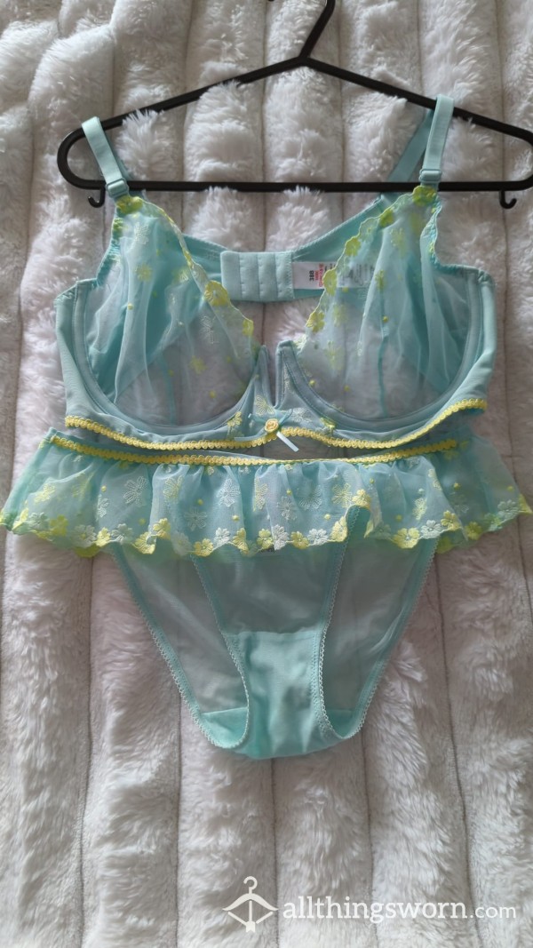 Very Cute Light Flower Bra & Panties Set