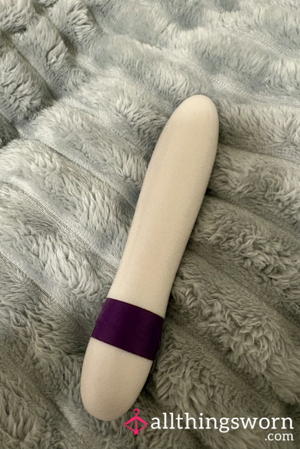 Very Well Used White Vibrator 💟 My Very First S** Toy!