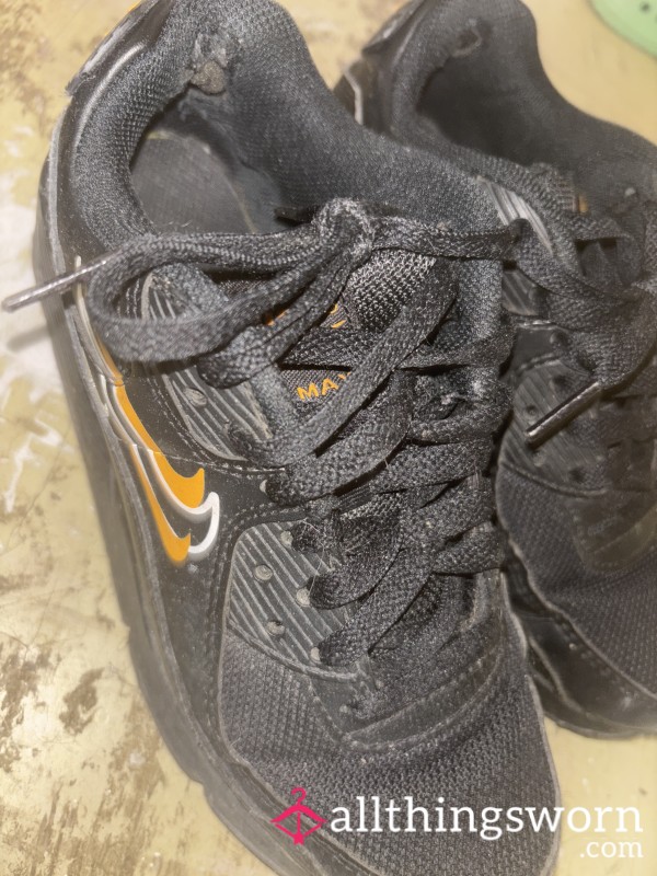 Very Well Worn Airmax