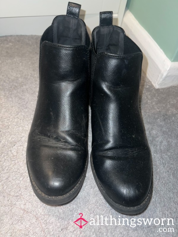 Very Well Worn Black Chelsea Boots With Insoles That Absolutely Stink 😷 Size 7 - £30 Plus P&p