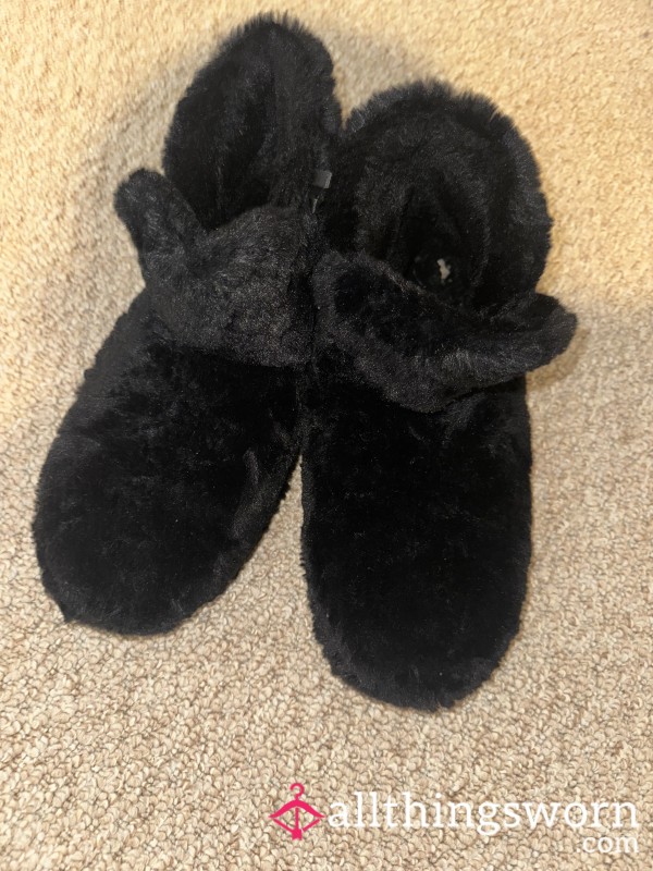 Very Well Worn - Black Fluffy Slippers