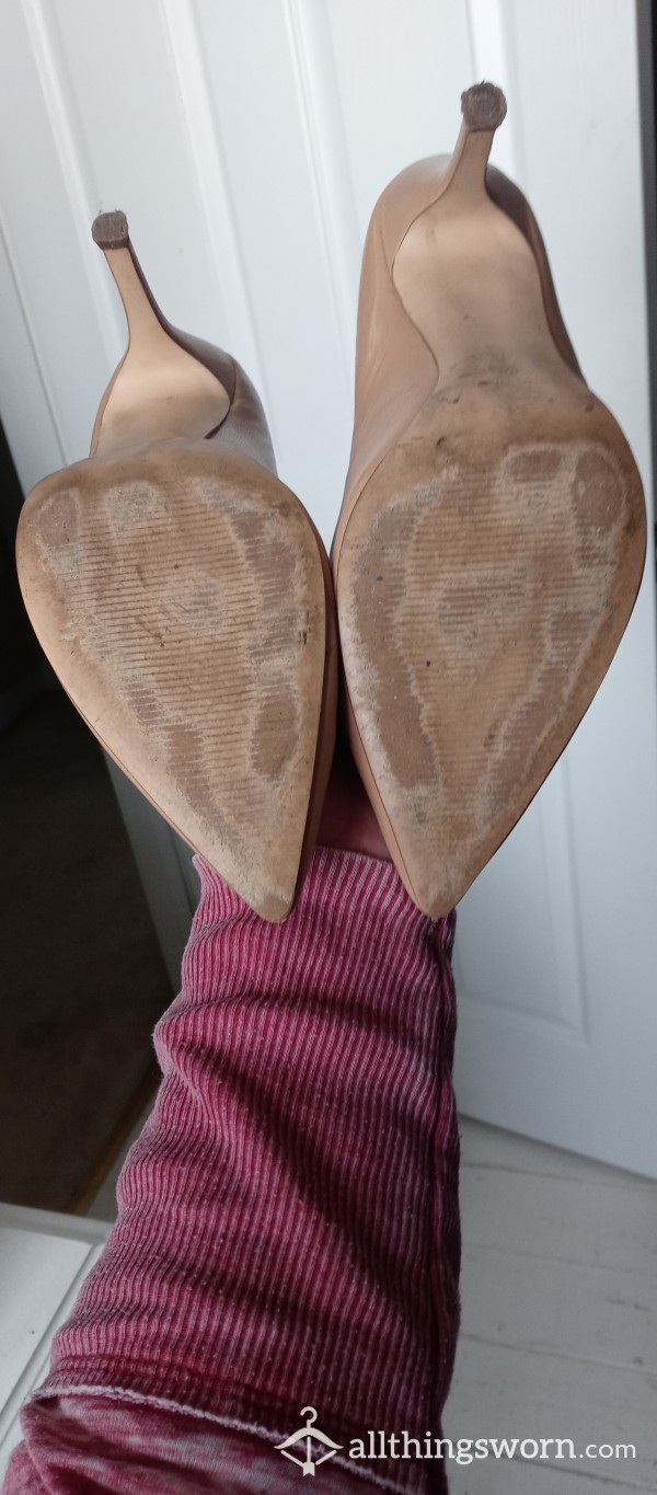 Very Well Worn Nude Nine West Pumps