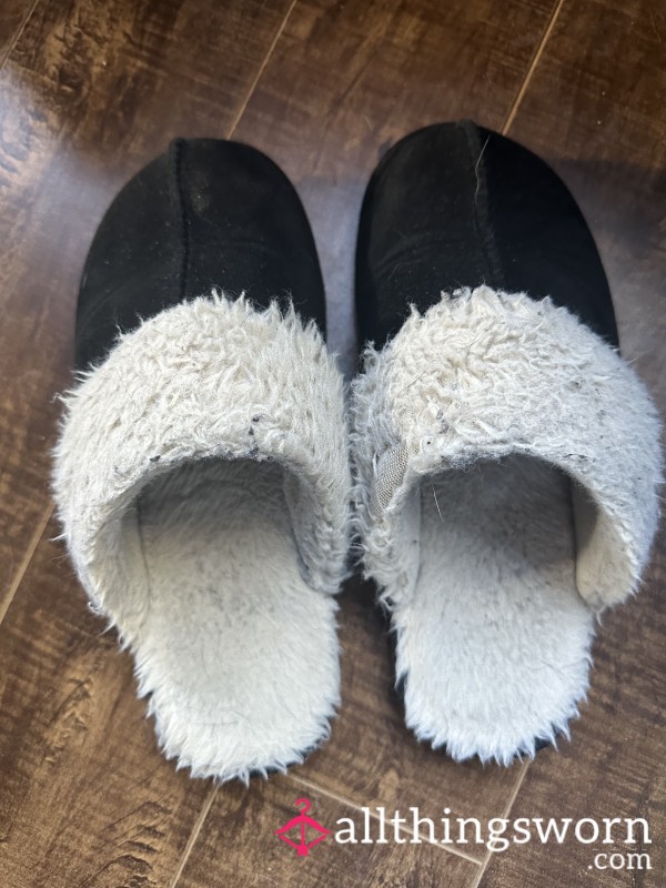 Very Well Worn Slippers Size 8.5